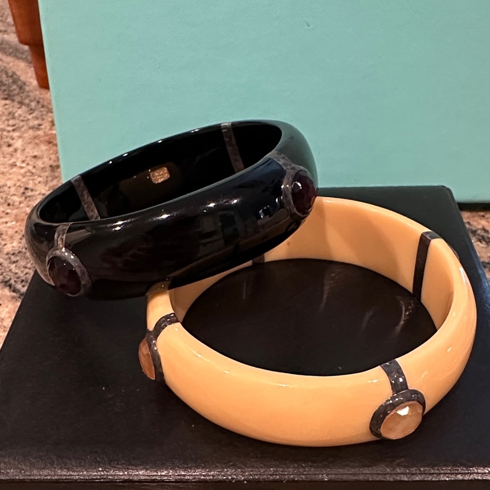 Elegant Black and Cream Bangle Set